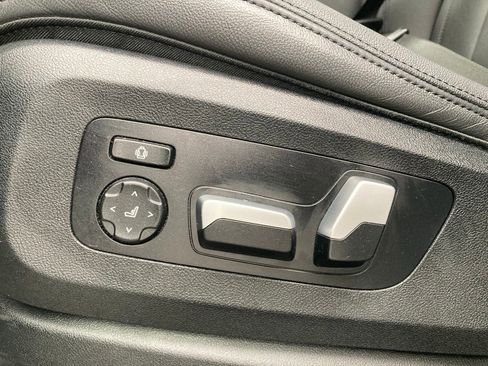 Used 2022 BMW X7 xDrive40i w/ Premium Package image 12