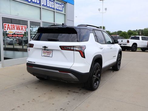 New 2026 Chevrolet Equinox LT w/ Convenience Package II AWD/4WD image 3