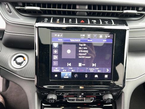 Used 2024 Jeep Grand Cherokee L Altitude image 17