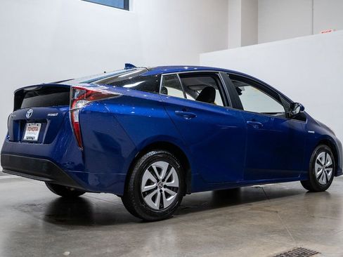 Used 2017 Toyota Prius Three image 7