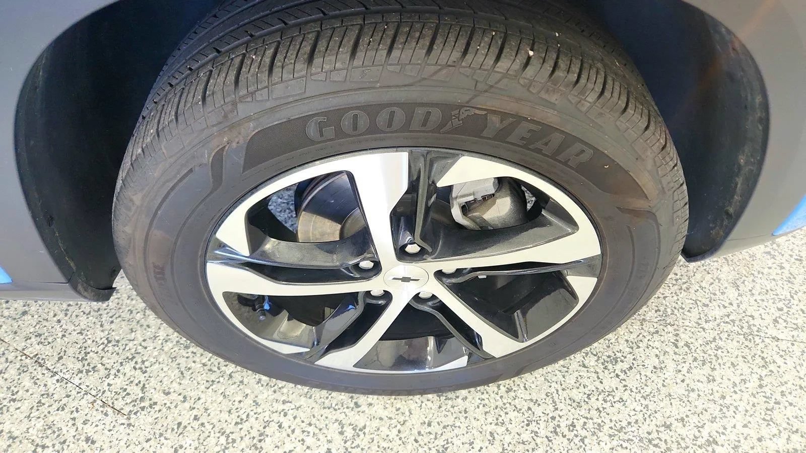 Used 2024 Chevrolet Trax RS w/ Sunroof Package FWD image 30