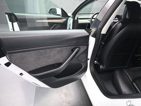 Used 2022 Tesla Model 3 Long Range AWD/4WD image 8
