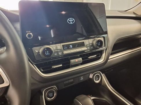 Used 2026 Toyota Grand Highlander AWD image 11
