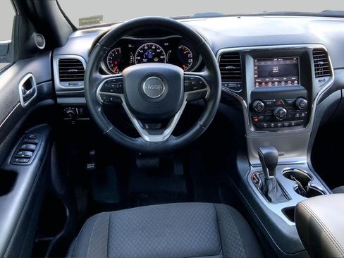 Used 2020 Jeep Grand Cherokee Laredo AWD/4WD image 6