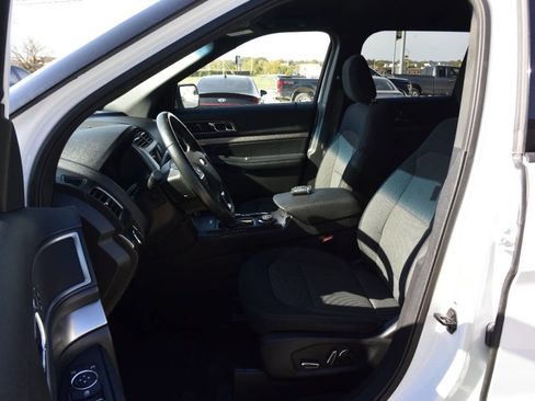 Used 2018 Ford Explorer XLT w/ Equipment Group 201A image 13
