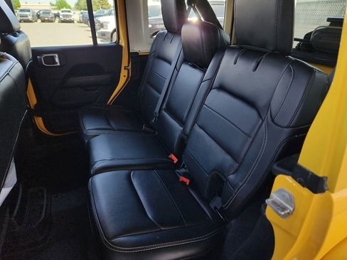 Used 2019 Jeep Wrangler Unlimited Sahara w/ Uconnect 4C Nav & Sound Group AWD/4WD image 21