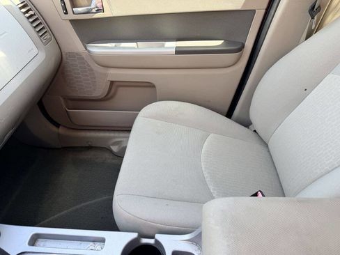 Used 2010 Mercury Mariner 4WD image 12