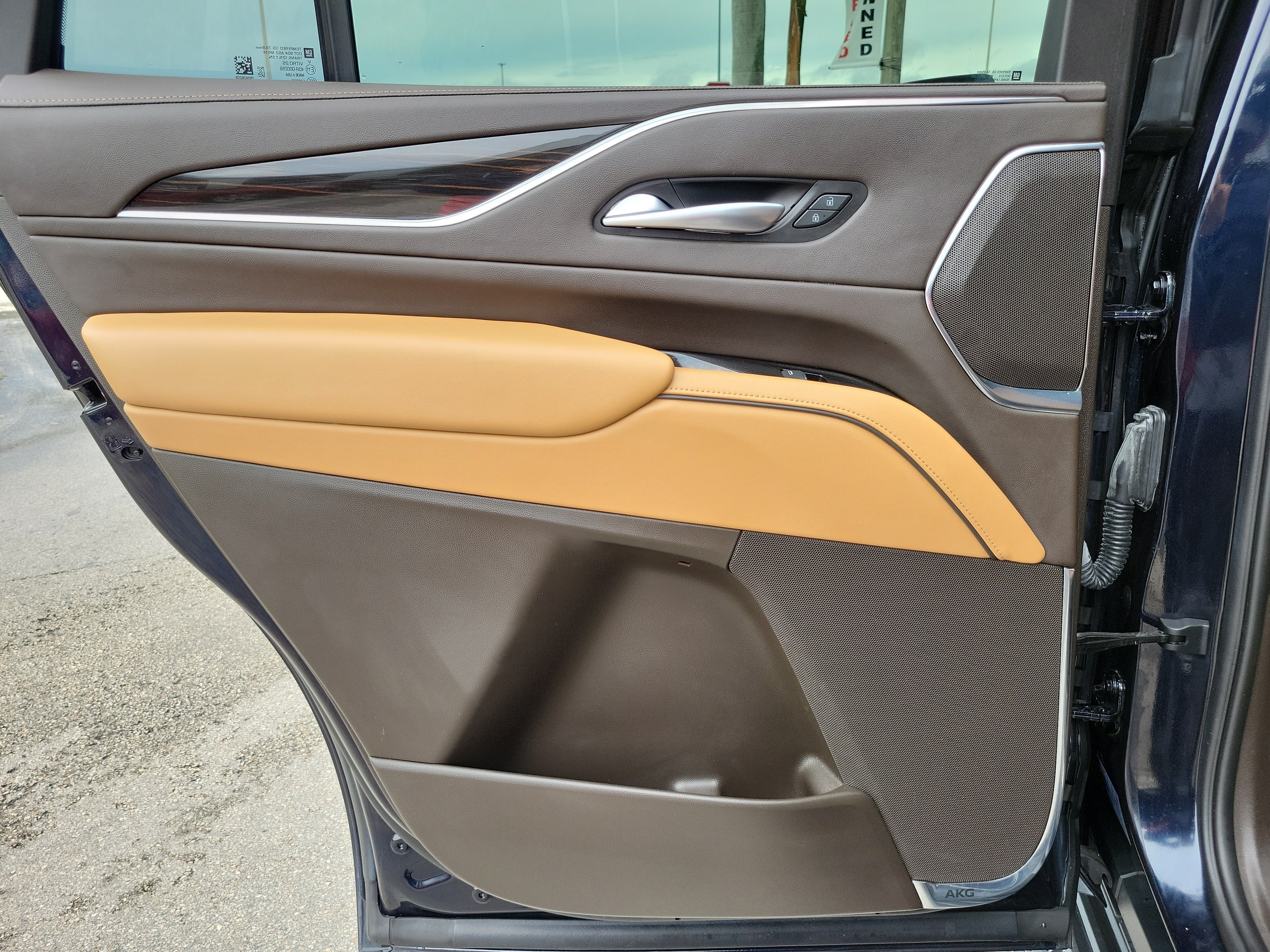 Used 2023 Cadillac Escalade Premium Luxury w/ LPO, Radiant Package AWD/4WD image 28