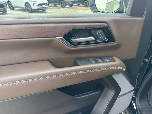 Used 2025 GMC Yukon XL Denali Ultimate w/ LPO, Floor Liner Package AWD/4WD image 25