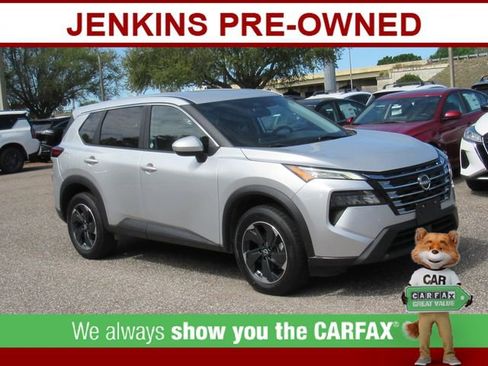 Used 2024 Nissan Rogue SV image 1