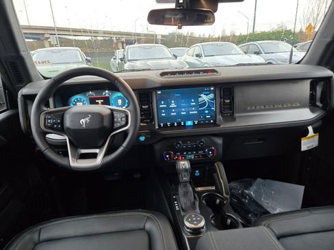 New 2025 Ford Bronco Badlands AWD/4WD image 11