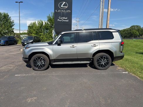 Used 2026 Lexus GX 550 w/ Cold Area Package AWD/4WD image 6