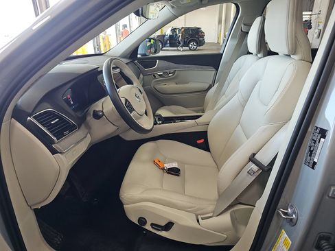 Used 2025 Volvo XC90 B6 Plus w/ Protection Package Premier AWD/4WD image 13