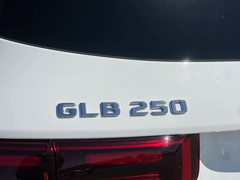 Used 2025 Mercedes-Benz GLB 250 image 32