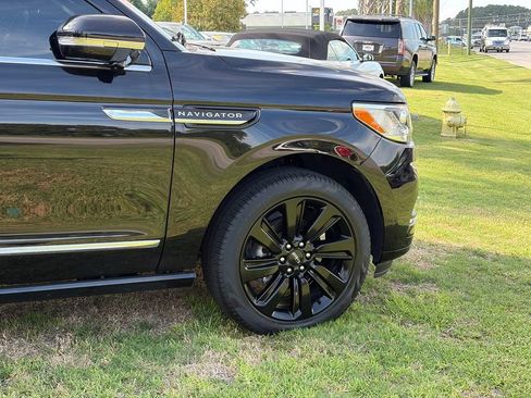 Used 2023 Lincoln Navigator L Reserve AWD/4WD image 8