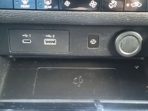 Used 2024 Mitsubishi Outlander SE Black Edition image 21