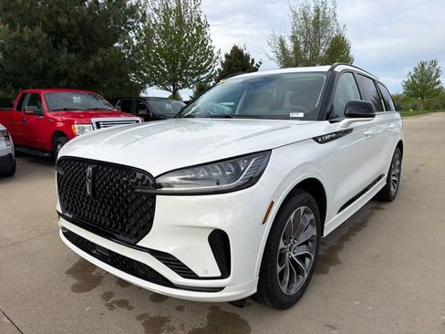 New 2026 Lincoln Aviator AWD image 10
