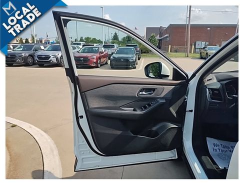 Used 2023 Nissan Rogue SV FWD image 12
