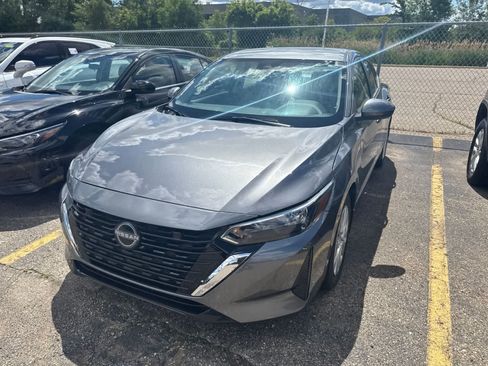 Used 2025 Nissan Sentra S FWD image 3