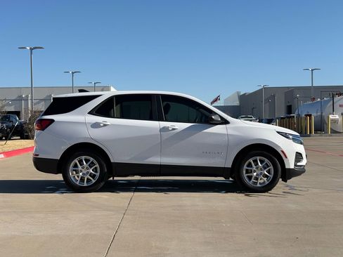 Used 2024 Chevrolet Equinox LS w/ LS Convenience Package image 8