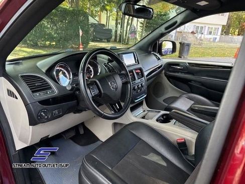 Used 2019 Dodge Grand Caravan SXT image 41