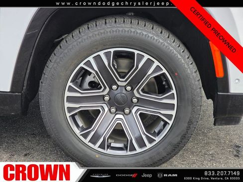 Certified 2024 Jeep Wagoneer L Series II w/ Flexible Seating Group image 9