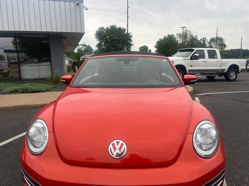 Used 2019 Volkswagen Beetle 2.0T SE FWD image 3