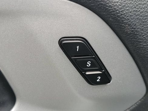 Used 2024 Chrysler Pacifica Limited FWD image 25