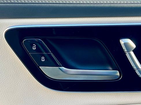 Certified 2025 Mercedes-Benz GLC 300 4MATIC image 33