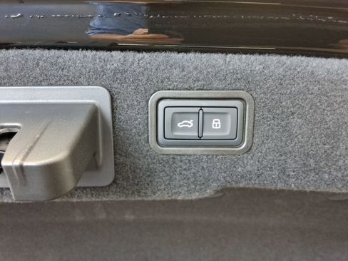 New 2025 Audi A8 L 3.0T image 24