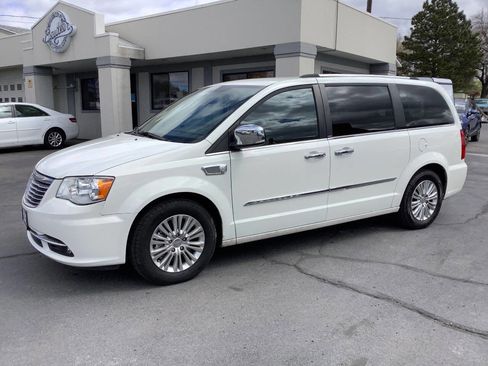 Used 2012 Chrysler Town & Country Limited image 1