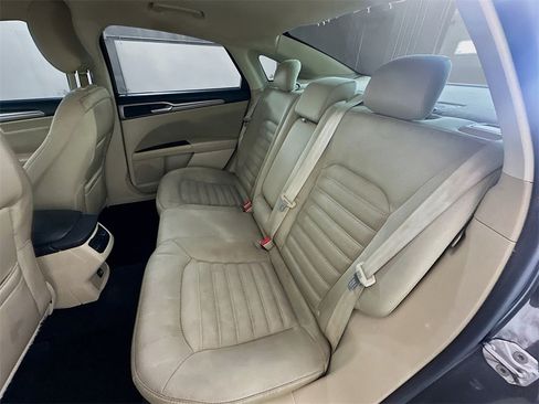 Used 2015 Ford Fusion SE image 22