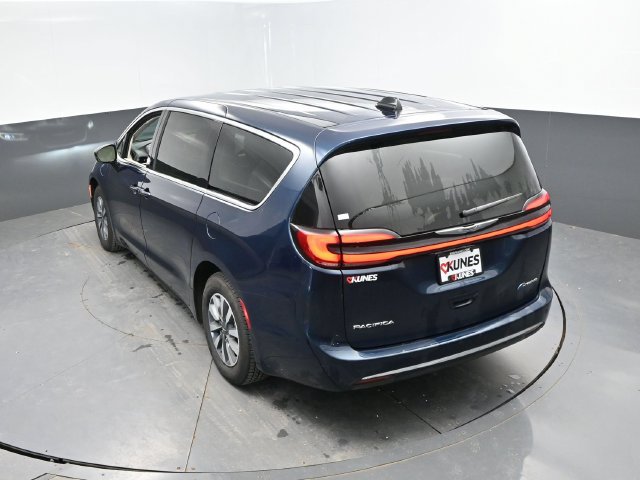 Used 2024 Chrysler Pacifica Limited FWD image 43