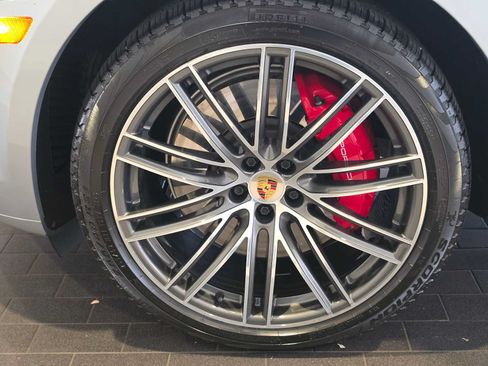 Used 2023 Porsche Macan GTS AWD/4WD image 11