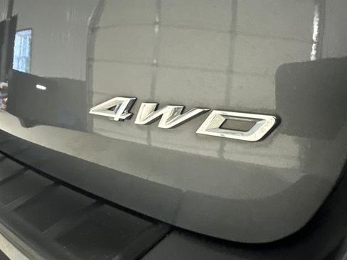 Used 2021 Ford Explorer XLT w/ Equipment Group 202A image 13