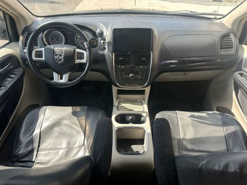 Used 2012 Dodge Grand Caravan Crew FWD image 12