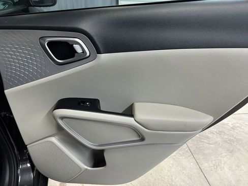 Used 2023 Kia Soul LX FWD image 23