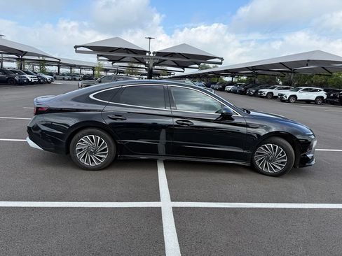 Certified 2025 Hyundai Sonata Limited FWD image 4