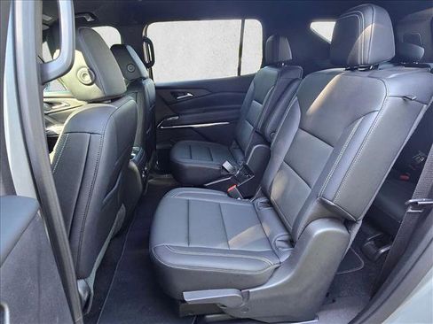 Used 2026 Chevrolet Traverse LT FWD image 18