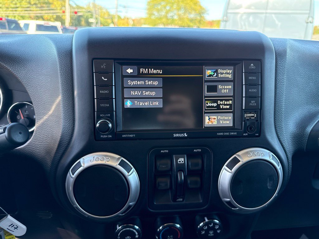 Used 2017 Jeep Wrangler Unlimited Sahara w/ Connectivity Group AWD/4WD image 35