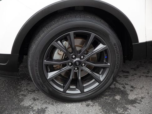 Used 2018 Ford Explorer XLT w/ Equipment Group 202A image 9