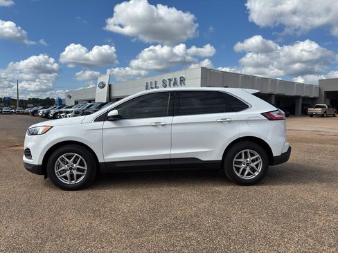 Used 2024 Ford Edge SEL w/ Convenience Package image 2