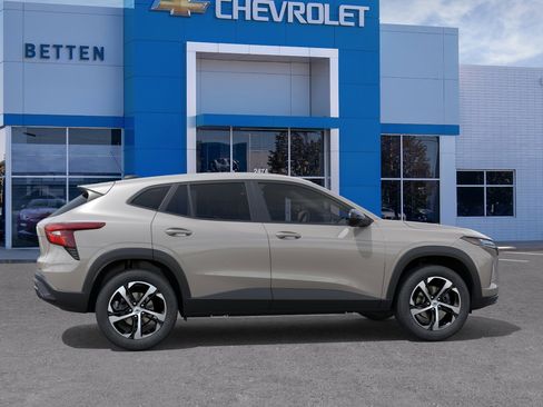 New 2026 Chevrolet Trax RS w/ Driver Confidence Package FWD image 5