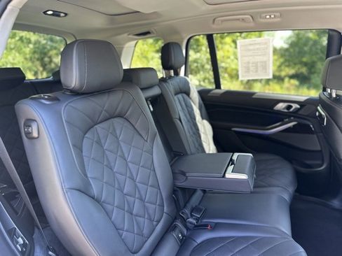Used 2024 BMW X7 xDrive40i image 26
