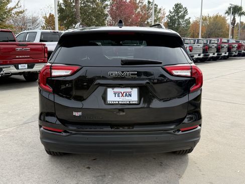 Used 2023 GMC Terrain SLT w/ Elevation Edition image 6