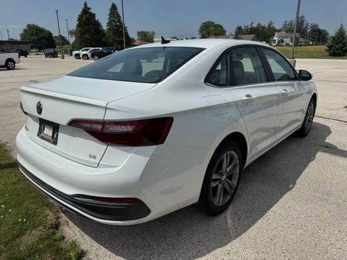 Used 2024 Volkswagen Jetta SE w/ Panoramic Sunroof Package FWD image 5