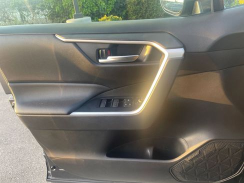 Used 2025 Toyota RAV4 XLE w/ Convenience Package image 18