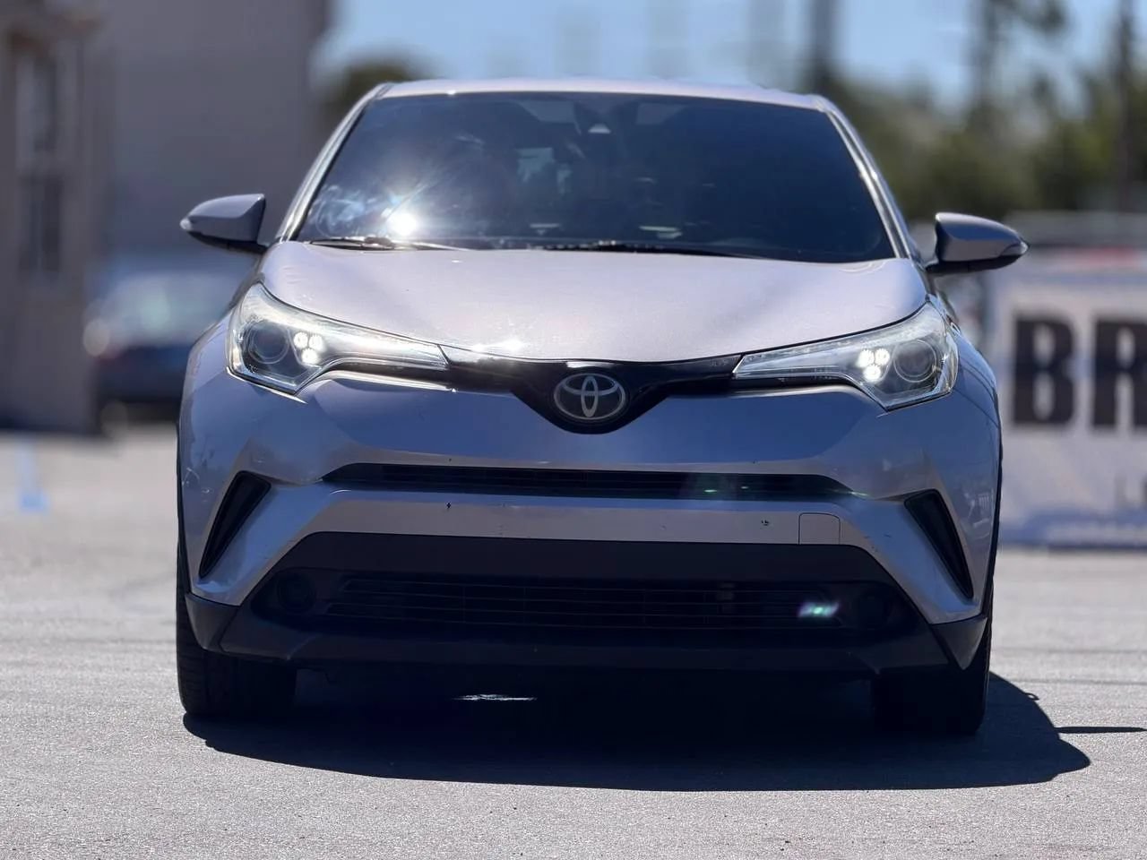 Used 2018 Toyota C-HR XLE FWD image 3