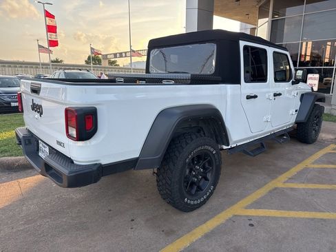 Used 2024 Jeep Gladiator Sport AWD/4WD image 4