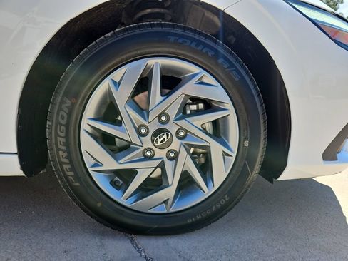 Used 2024 Hyundai Elantra SEL FWD image 11